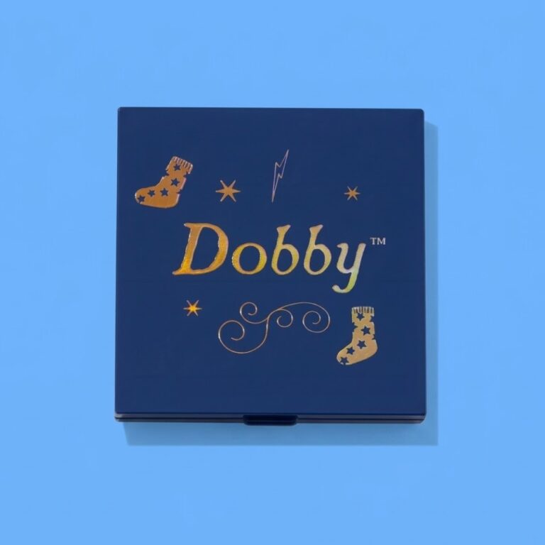 Estuche azul cerrado del colorete ColourPop que cambia de color con el pH
